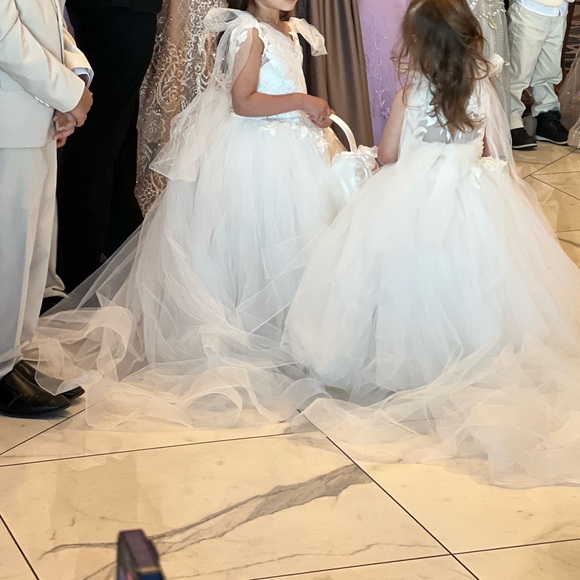 FLOWER GIRL dress with detachable train - Picture 5 of 8